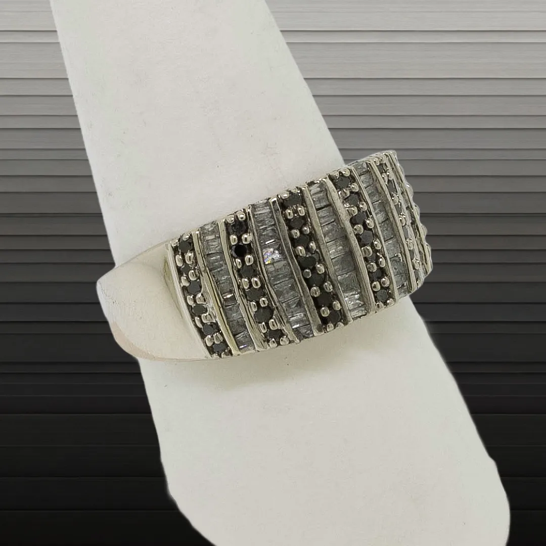 10K White Gold Black and White Diamond Ring Size 9.75 Preowned Jewelry