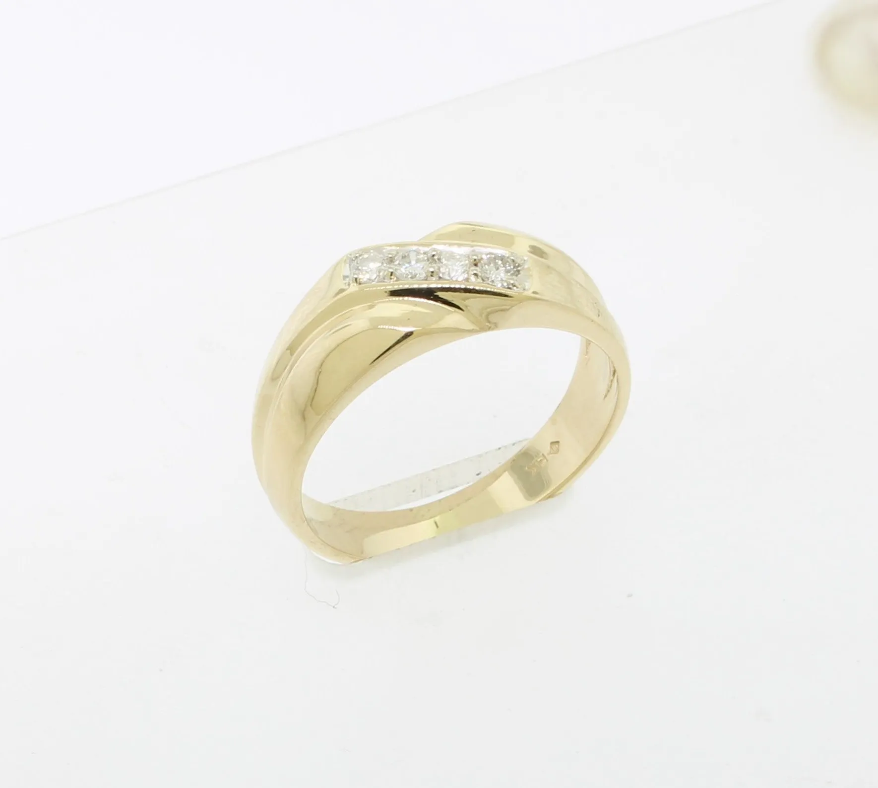 14K Yellow Gold 4 Diamond Ring .28TW (I-I1) Size 11 Preowned Jewelry